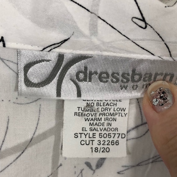 DRESSBARN WOMAN - CRISP WHITE WITH ABSTRACT FLOWERS AND IN GOOD CONDITION - B6 - Picture 6 of 10